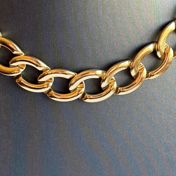 VTG Monet Chunky Gold Tone Oval Chain Link Collar Necklace 17” - Picture 2 of 4